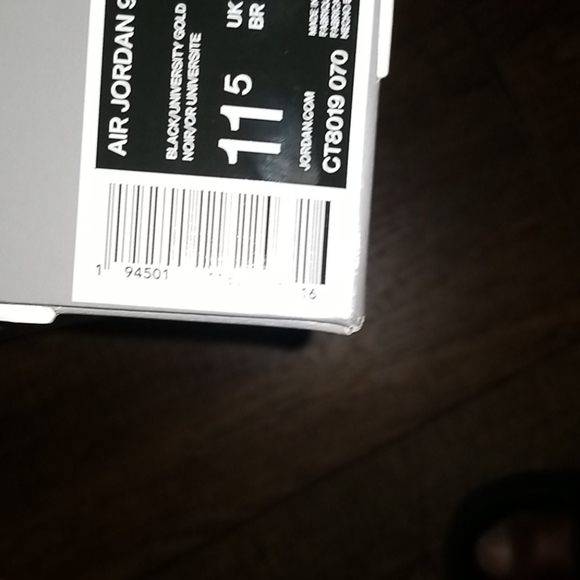 Athletic_Shoes